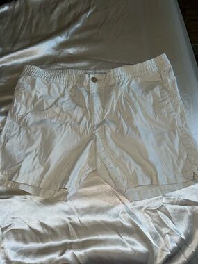 Southern Proper Men's White Flat-Front Casual Shorts